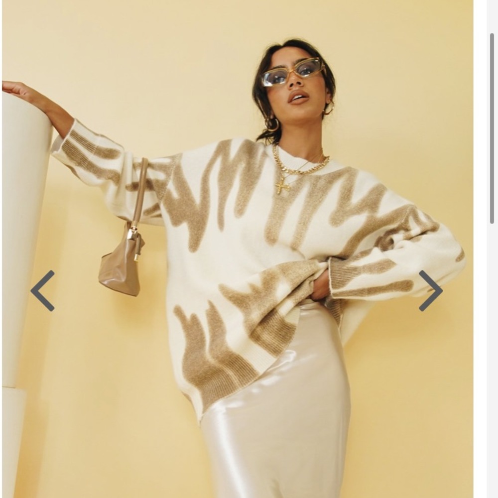 Verge Girl Along the Sidewalk Knit